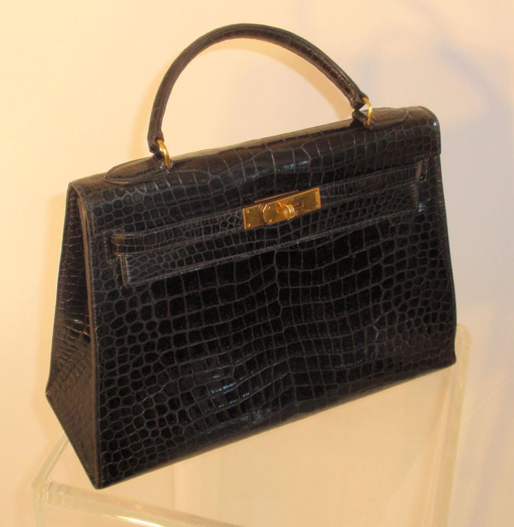 This is a gorgeous 32cm crocodile Hermes Kelly handbag.<br />
<br />
This Hermes Kelly Bag is available to be viewed privately in our Beverly Hills boutique couture salon during business hours. Please telephone us with any questions or if you wish