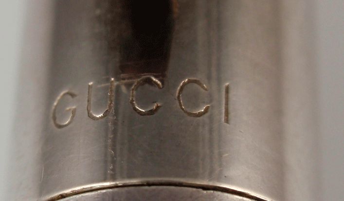 This is a vintage ballpoint pen by Gucci, from the 1970's. The pen is made of sterling silver with red and green stripes, and a Gucci stamp. It includes the original case and box.<br />
<br />
This ballpoint pen by Gucci is available to be viewed