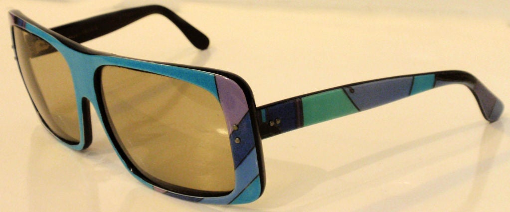 Emilio Pucci Blau-lila-Aqua Mod-Sonnenbrille mit quadratischem Signaturdruck, 1960er Jahre Damen im Angebot