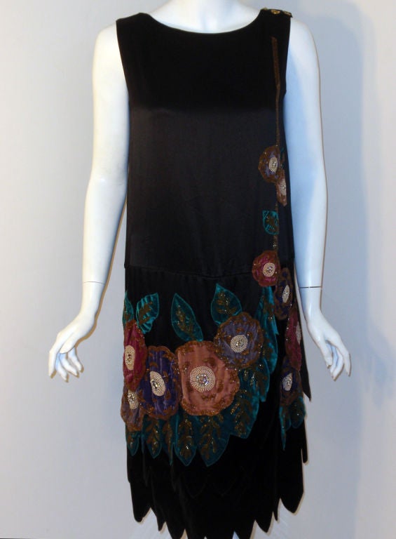 Vintage Black Beaded and Velvet Applique Dress, Circa 1920s For Sale 1