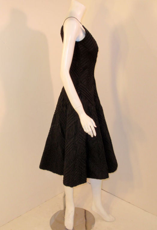 De las mujeres Ceil Chapman Vestido de cóctel de tafetán con detalle de galón acanalado negro, c. 1950 en venta