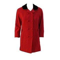 Manteau Don Loper en laine rouge avec col en velours noir, années 1950