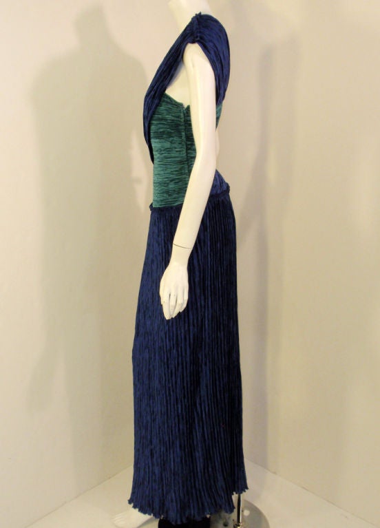 Mary McFadden Blau & Teal Ein-Schulter-Kleid, ca. 1980er Jahre im Zustand „Hervorragend“ im Angebot in Los Angeles, CA