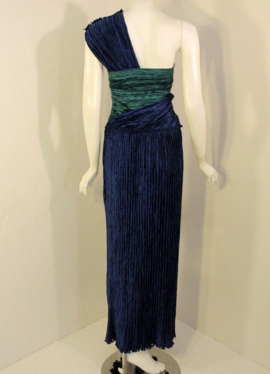 Mary McFadden Blau & Teal Ein-Schulter-Kleid, ca. 1980er Jahre Damen im Angebot