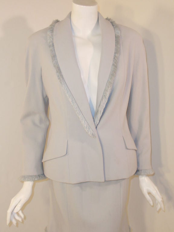 Christian Dior - Tailleur jupe 2 pièces bleu clair avec revers à franges, circa 1990 en vente 2