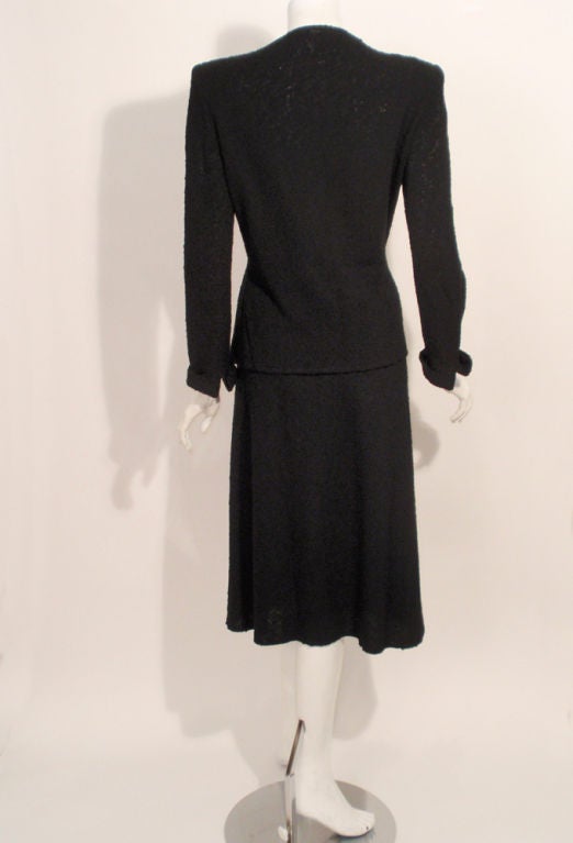 Tailleur jupe Hattie Carnegie 2 pièces en maille bouclée noire, vers les années 1940 Bon état - En vente à Los Angeles, CA