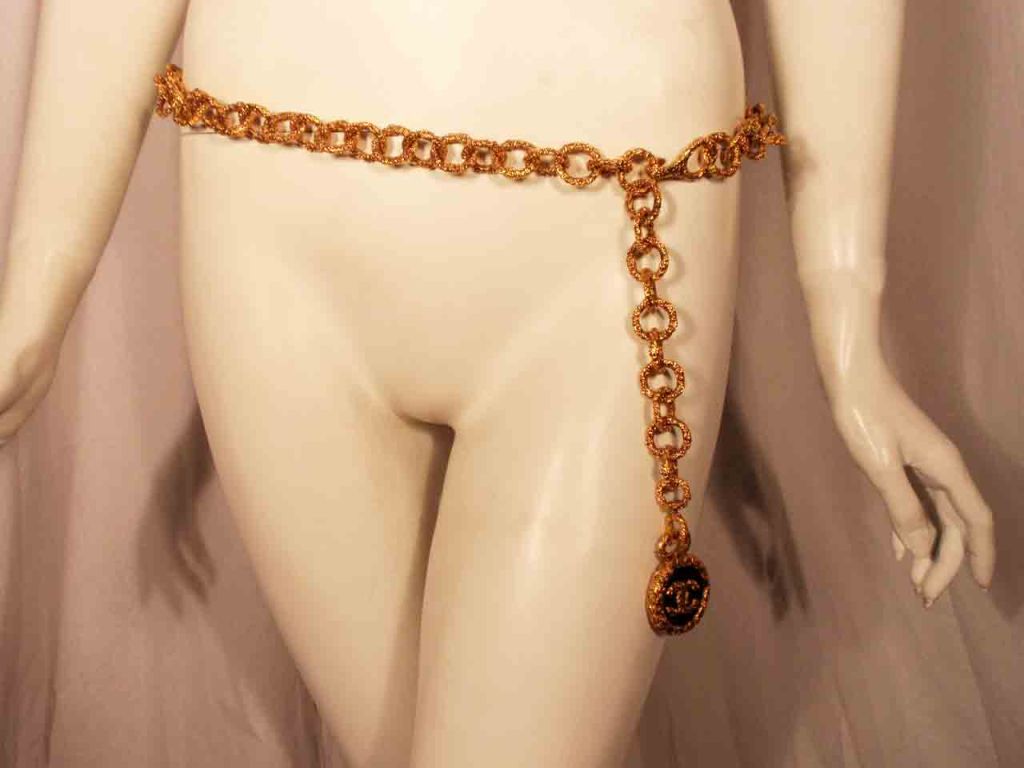 This is a gold baroque chain link belt with 