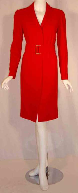 This is a red wool gabardine coat with hidden buttons by Valentino, from the 1990's, body of the coat is lined in a red rayon blend fabric.
The fabric tag has been removed by the original owner.

Measurements:

Length (Shoulder to