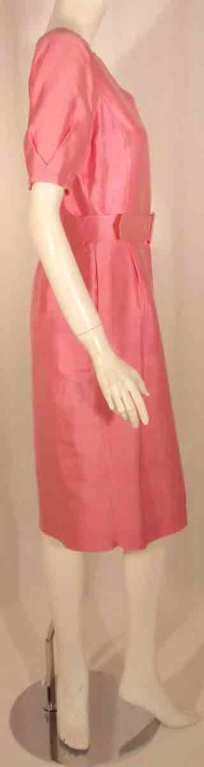 Rose Courrèges - Robe en soie rose avec ceinture en vente