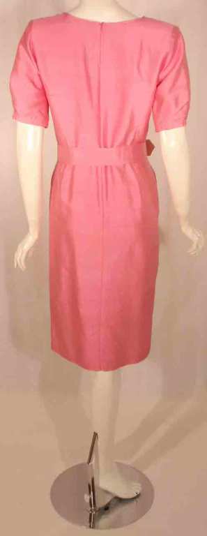 Courrèges - Robe en soie rose avec ceinture en vente 1