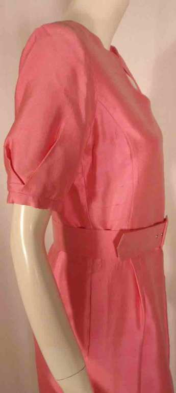 Courrèges - Robe en soie rose avec ceinture en vente 3
