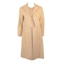 Bill Blass - Robe fourreau en laine couleur grège avec manteau noué sur le devant, 2 pièces