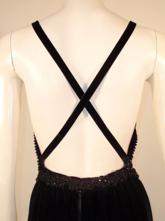 Oscar de la Renta Black Velvet beaded Gown, Halter Top Bodice 6 For Sale 1