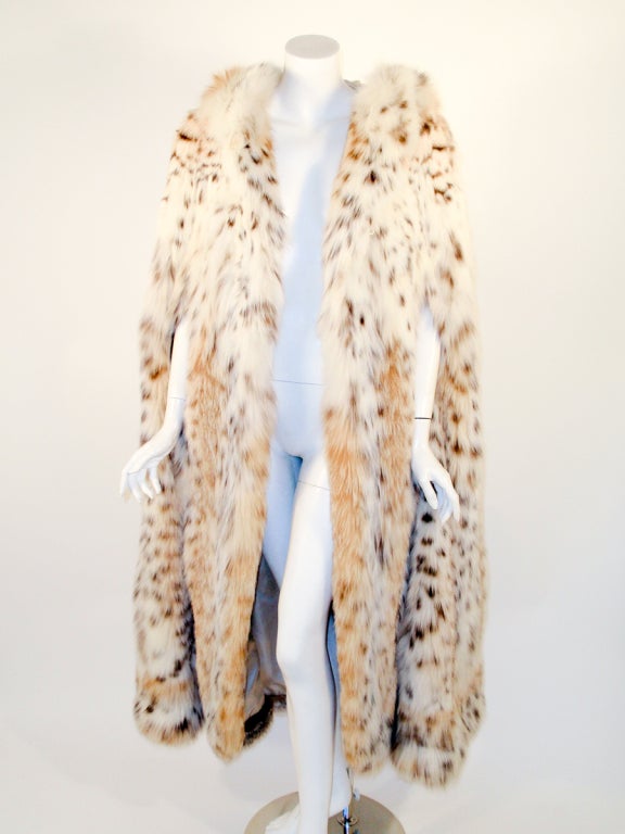 Max Reby Tigre Royal Geneve Lynx Fur Full length Cape with hood In Excellent Condition In Los Angeles, CA