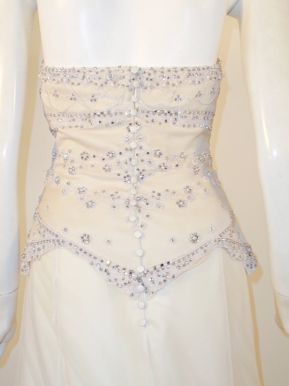 Badgley Mischka Cream Beaded Strapless wedding Gown w/ Train In Excellent Condition For Sale In Los Angeles, CA