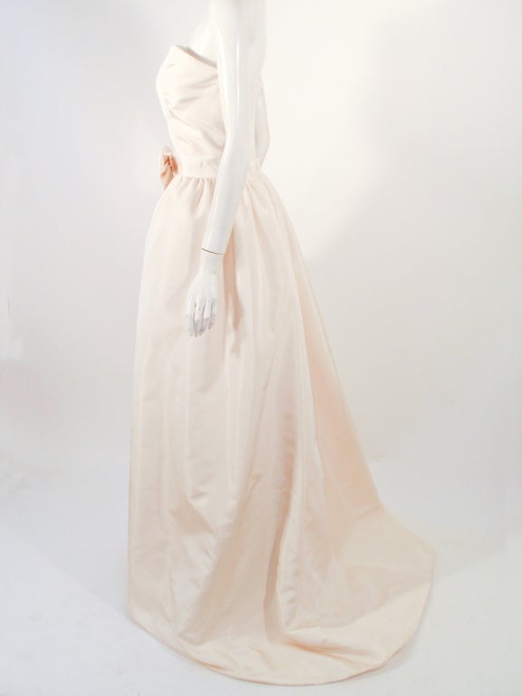 Oscar de la Renta 2 pc Cream Silk Strapless Wedding Gown In Excellent Condition In Los Angeles, CA