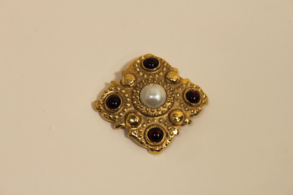 Chanel Goldtone Pearl and Faux Garnet Brooch In Excellent Condition For Sale In Los Angeles, CA