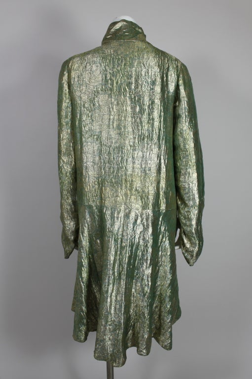 1920’s Moss Green and Gold Silk Lamé Opera Coat In Excellent Condition For Sale In Los Angeles, CA