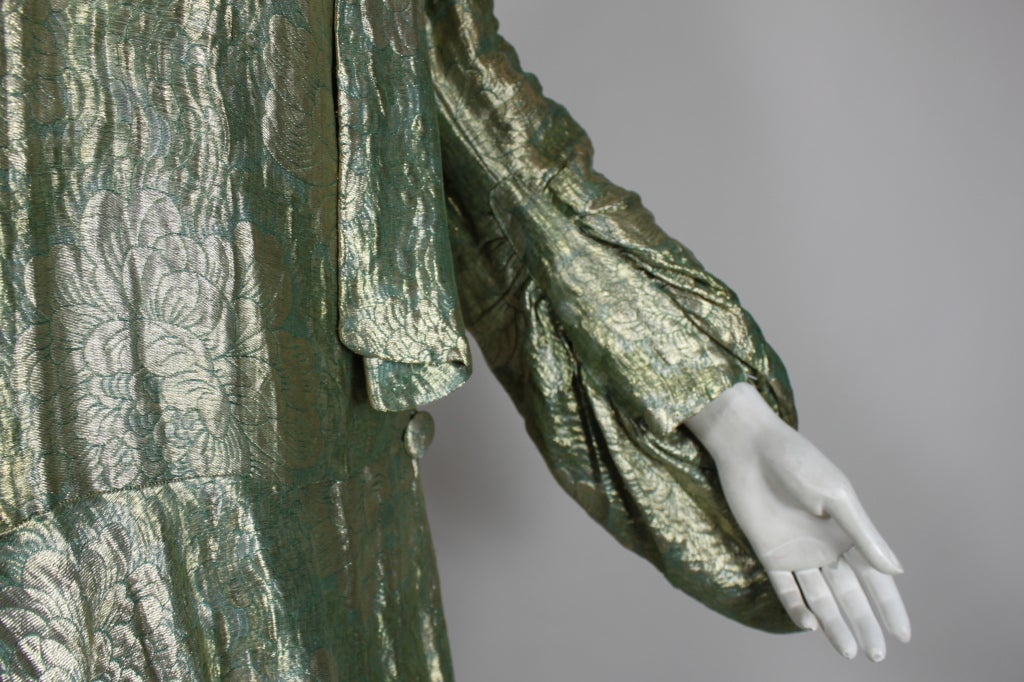 1920’s Moss Green and Gold Silk Lamé Opera Coat For Sale 3