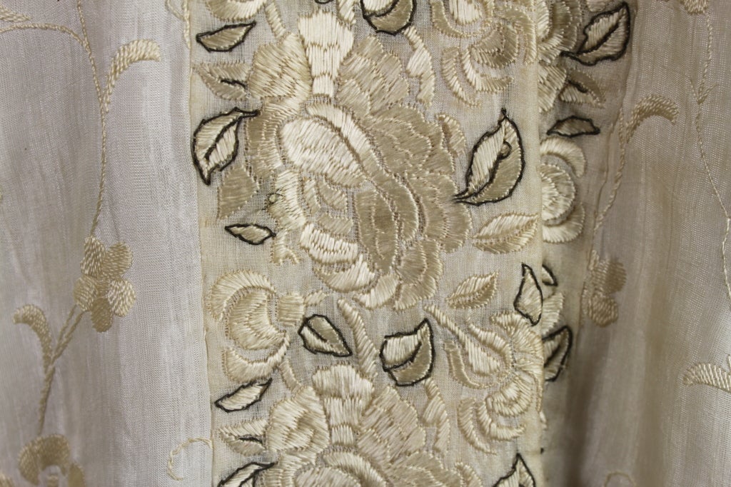 Caftan House of Babani des années 1920 brodé à la main 4