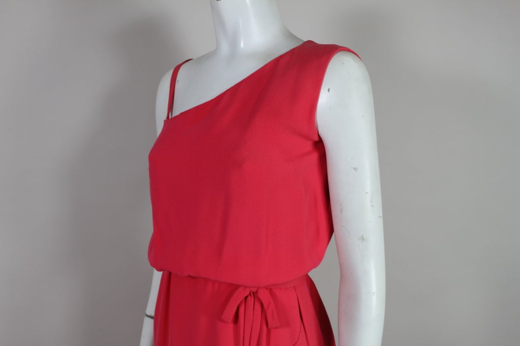 1960’s Mainbocher Coral Silk Crepe Asymmetrical Cocktail Dress For Sale 3