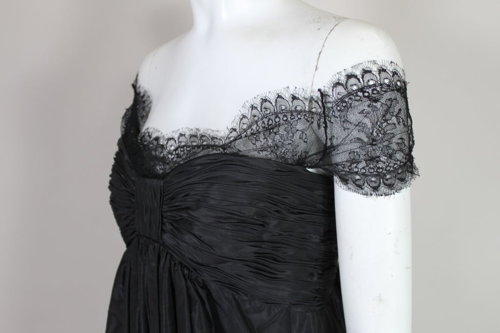 Oscar De La Renta Silk Taffeta and Lace Cocktail Dress For Sale 3