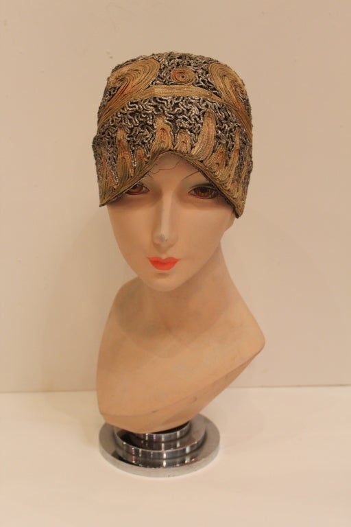 1920's Metallic Lamé Cloche Hat For Sale 2