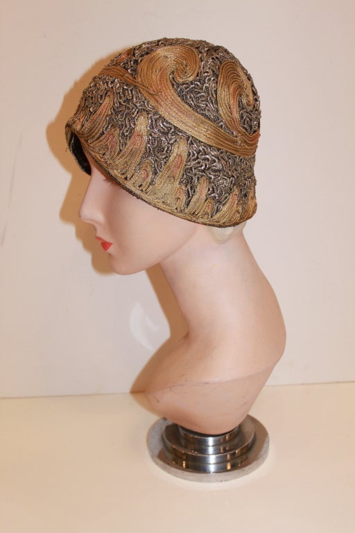 1920's Metallic Lamé Cloche Hat For Sale 3