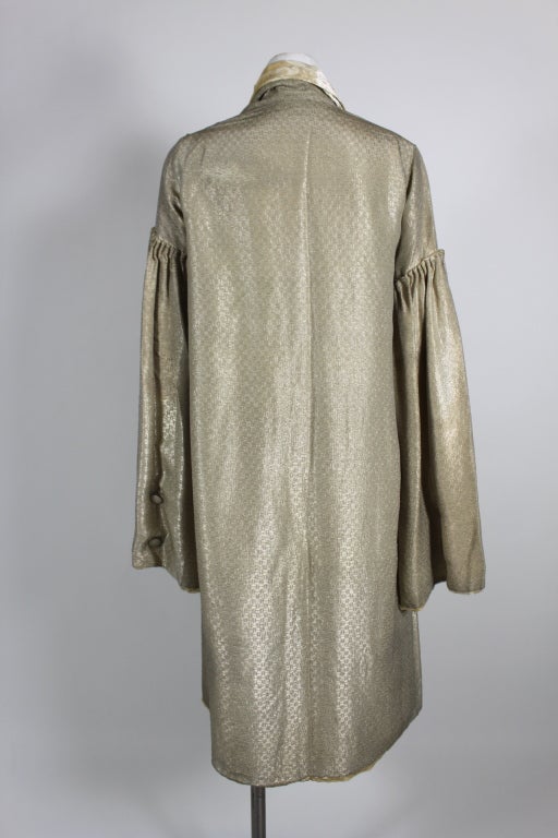 1920’s Shimmering Gold Silk Lamé Duster Coat In Excellent Condition For Sale In Los Angeles, CA