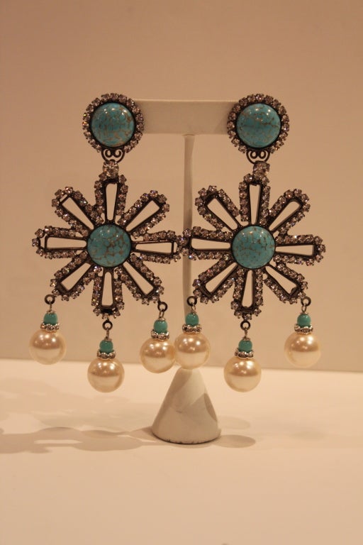 This whimsical pair of earrings from 1990's costume jewelry extraordinaire VRBA is made from a set of pewter colored metal daisies decked with crystal rhinestones. Speckled aqua thermoset glass cabachons are set in the middle of the flowers and at