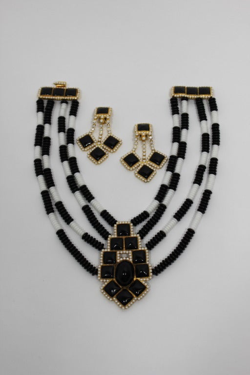 This fabulous black and white beaded collar from iconic jewelry designer William de Lillo is chic, graphic, and ethnic inspired. Each strand has alternating sections of black and white glass beads that lead to a gorgeous pendant with black enamel