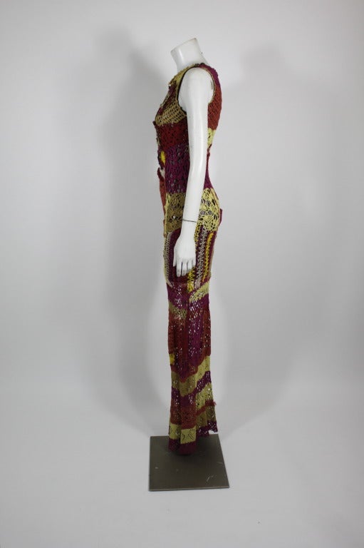 Donna Christian Lacroix 1990, abito all'uncinetto arcobaleno con applicazioni luccicanti