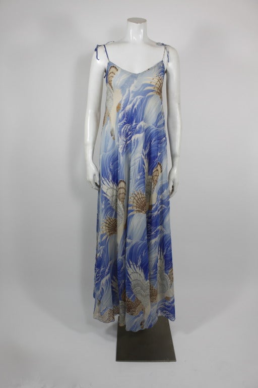 A stunning dress and wrap from Vicky Tiel done in vibrant blue crane print. Gown is fitted at bust and free throughout; ties at shoulders. 

Measurements--
Bust: 34 inches
Waist: free
Hip: free
Length, Shoulder to Hem: 60 inches