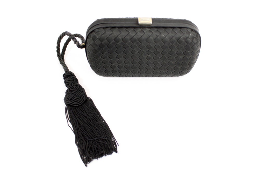 Bottega Veneta Classic Woven Evening Clutch with Tassel In Excellent Condition In Los Angeles, CA