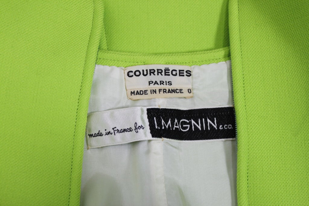 1960s Courreges Iconic Electric Green Wool Minidress (Minirobe en laine vert électrique) 2