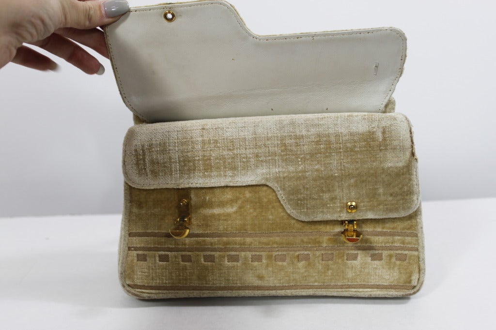 Roberta Di Camerino 1960s Fawn Shoulderbag with Golden Bamboo Hardware In Good Condition For Sale In Los Angeles, CA