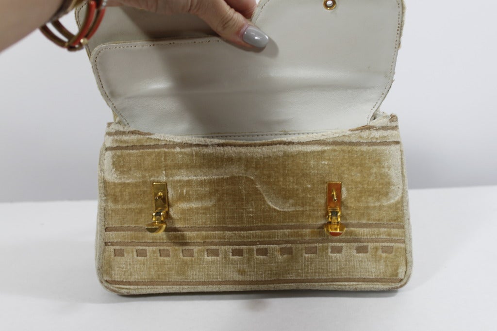 Women's Roberta Di Camerino 1960s Fawn Shoulderbag with Golden Bamboo Hardware For Sale