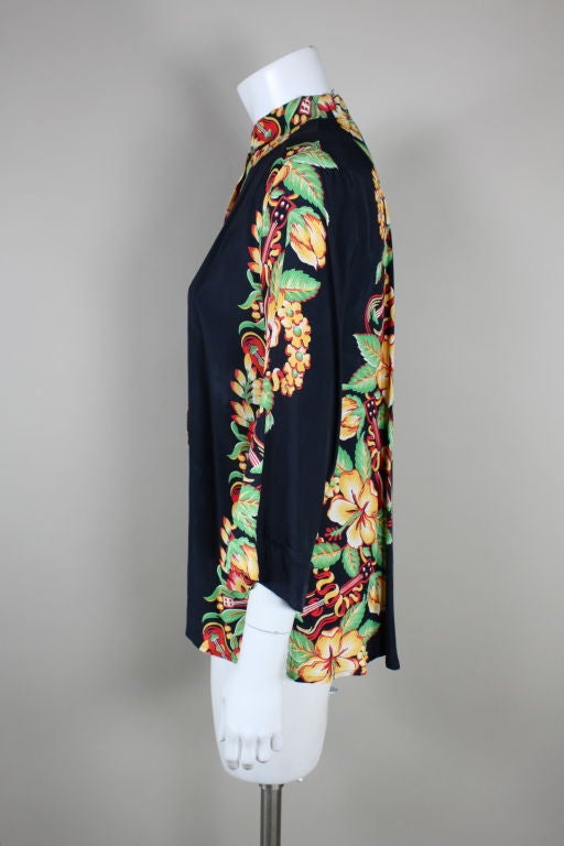 Black 1940s Hawaiian Rayon Swing Hibiscus-Print Blouse For Sale