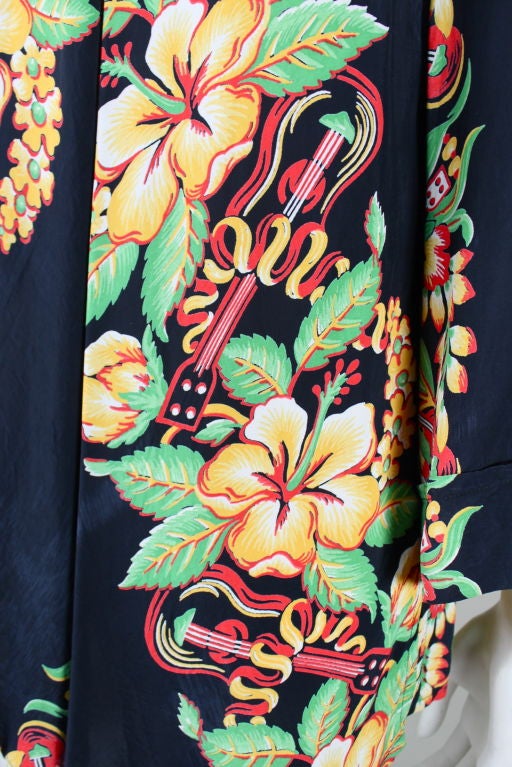 1940s Hawaiian Rayon Swing Hibiscus-Print Blouse For Sale 2