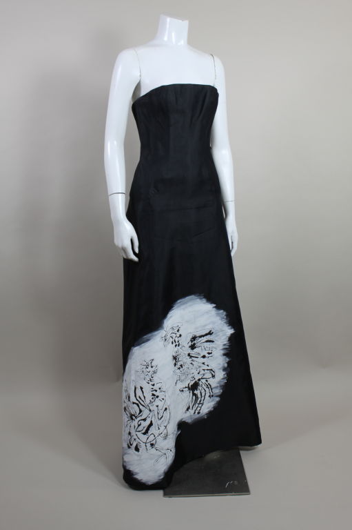 Hand-painted strapless gown by unsung American designer Cornell Collins in bold graphic pattern on silk gazar.
Meausrements-
BUST: 34 inches
WAIST: 28 inches
HIP: 38 inches
LENGTH, UNDERARM TO HEM: Approx. 53 inches