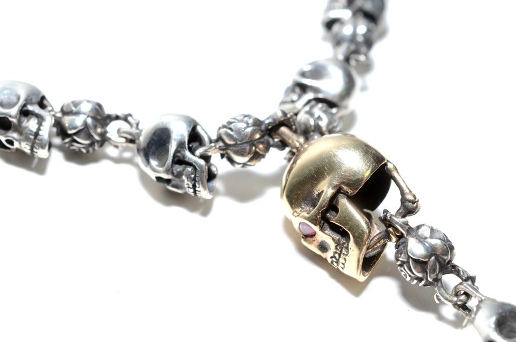 Der große Frosch-Rosen-Totenkopf-Rosenkranz  Gelbgold und Sterlingsilber mit Diamant Skelettkreuz. (Zeitgenössisch)