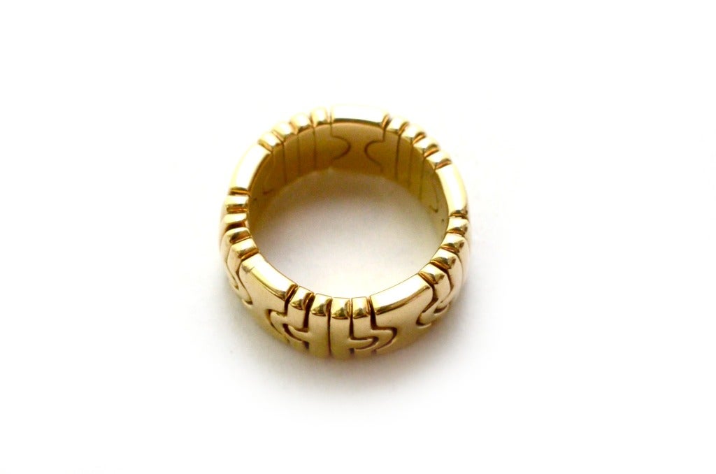 Brand: Bvlgari 

Style: Parentesi Ring

Metal: 18k Yellow Gold.

Hallmarked: Bvlgari 2337al 750