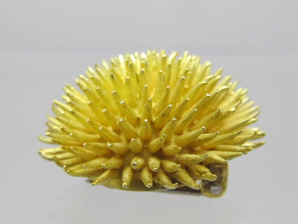 A stunning 18 karat yellow gold  brooch. 
The brooch is designed in the shape of an stylized sea urchin with gold spikes.
 Signed by Tiffany & Co.
 Weight is : 11.2 dwt