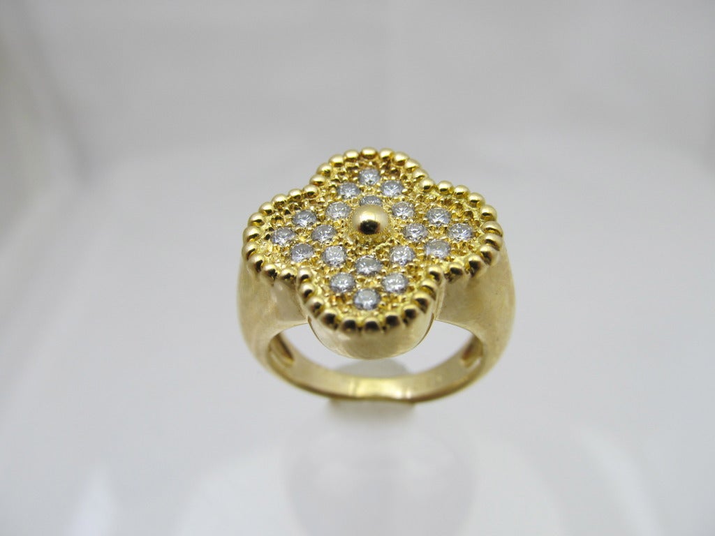 Van Cleef & Arpels Alhambra Diamantring im Zustand „Hervorragend“ in New York, NY