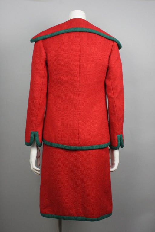 1960s Geoffrey Beene Red and Green Skirt Suit In Excellent Condition For Sale In New York, NY