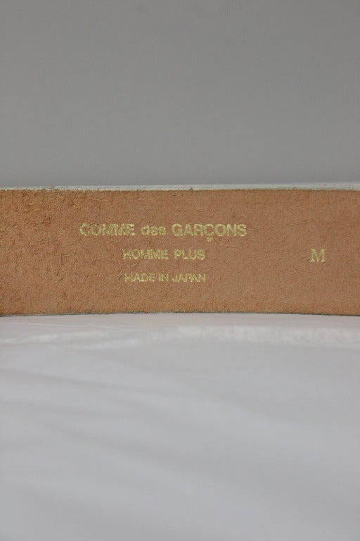 Comme des Garcons White Leather and Gold Buckle Belt In Excellent Condition In New York, NY