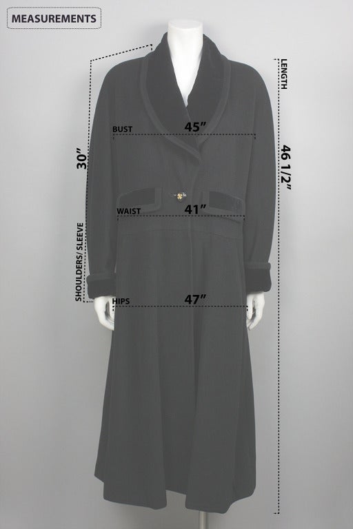 1980s Chanel Black Cashmere and Velvet Coat For Sale 2