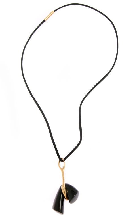 *Measurements*

This is a  wonderful modern piece.- This necklace has a 21 5/8