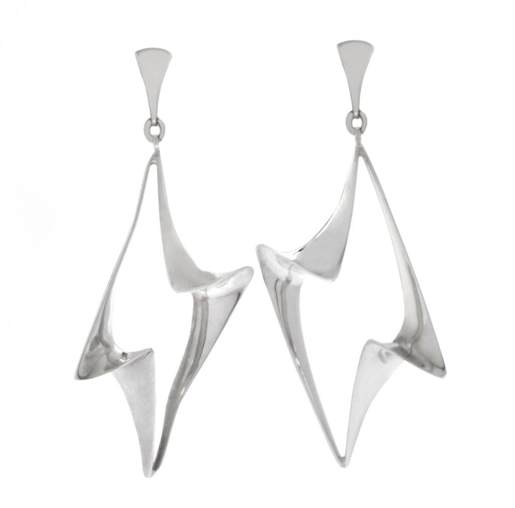 These are great looking earrings, very sculptural and modern.
