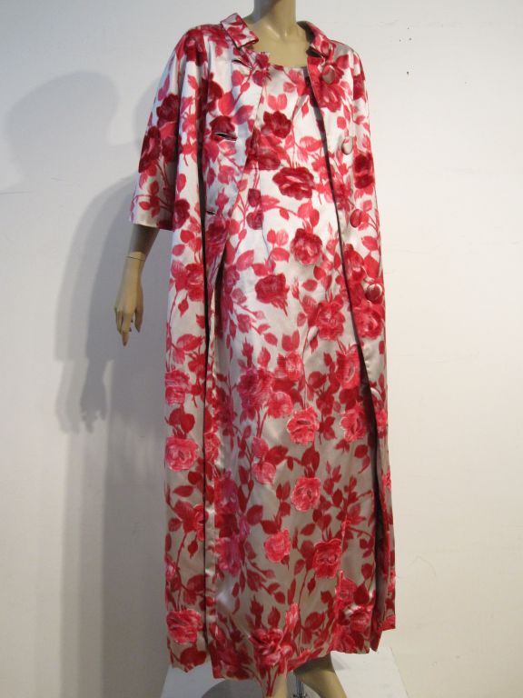 A fantastic 60s silk satin dress and opera coat in with beautiful flocked floral woven pattern.  Simple 60s cut and princess lines in a larger size.  Approx size 10